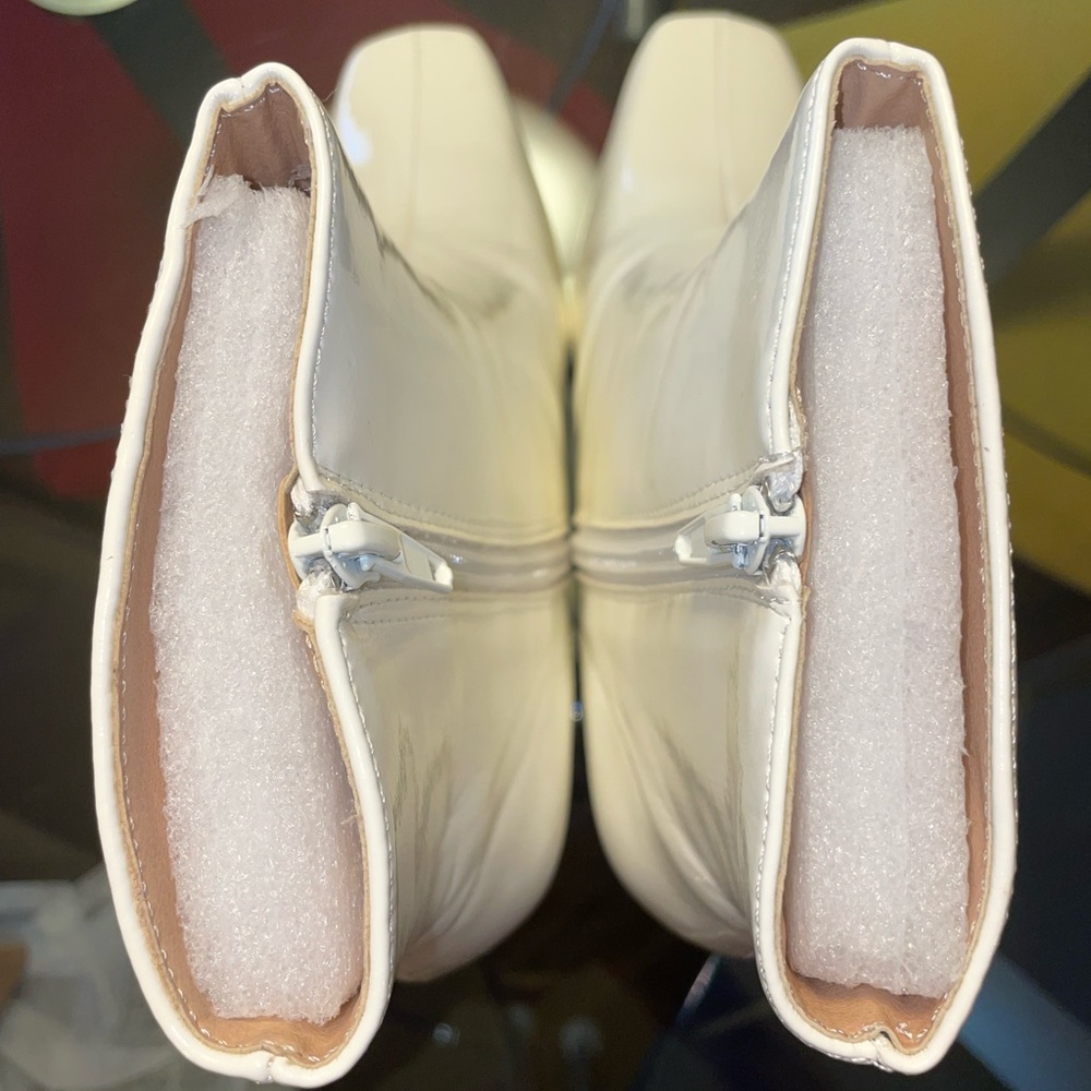 JOURNEE SIGNATURE Tabbie Pointed Toe Bootie White Block Heel patent leather - Picture 7 of 16